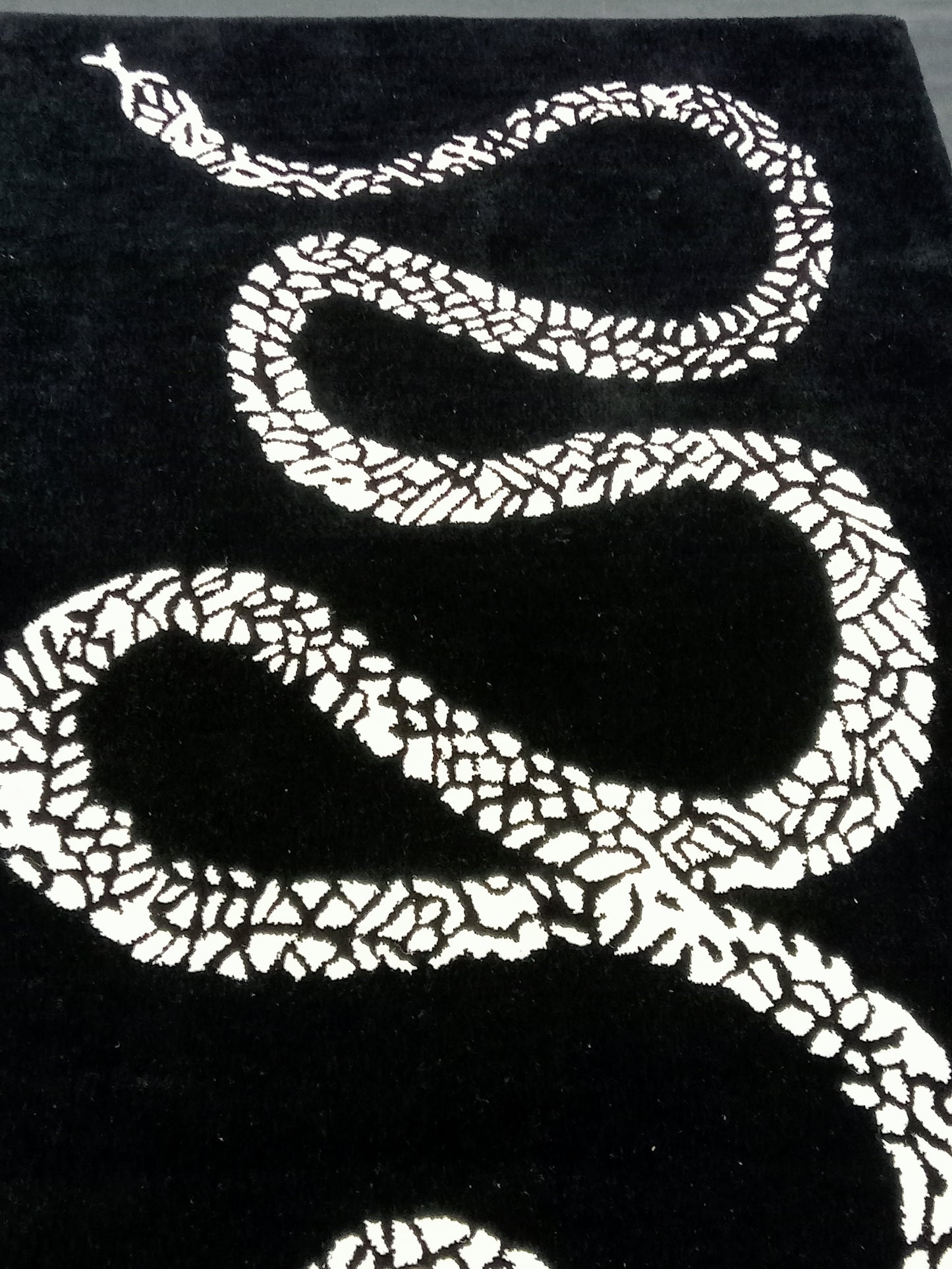 Black Snake Hand Tufted Rug, Cut Pile Rug, Area Rug, Handmade Rugs, Kids Rug, Customize Rug, Soft Rugs.