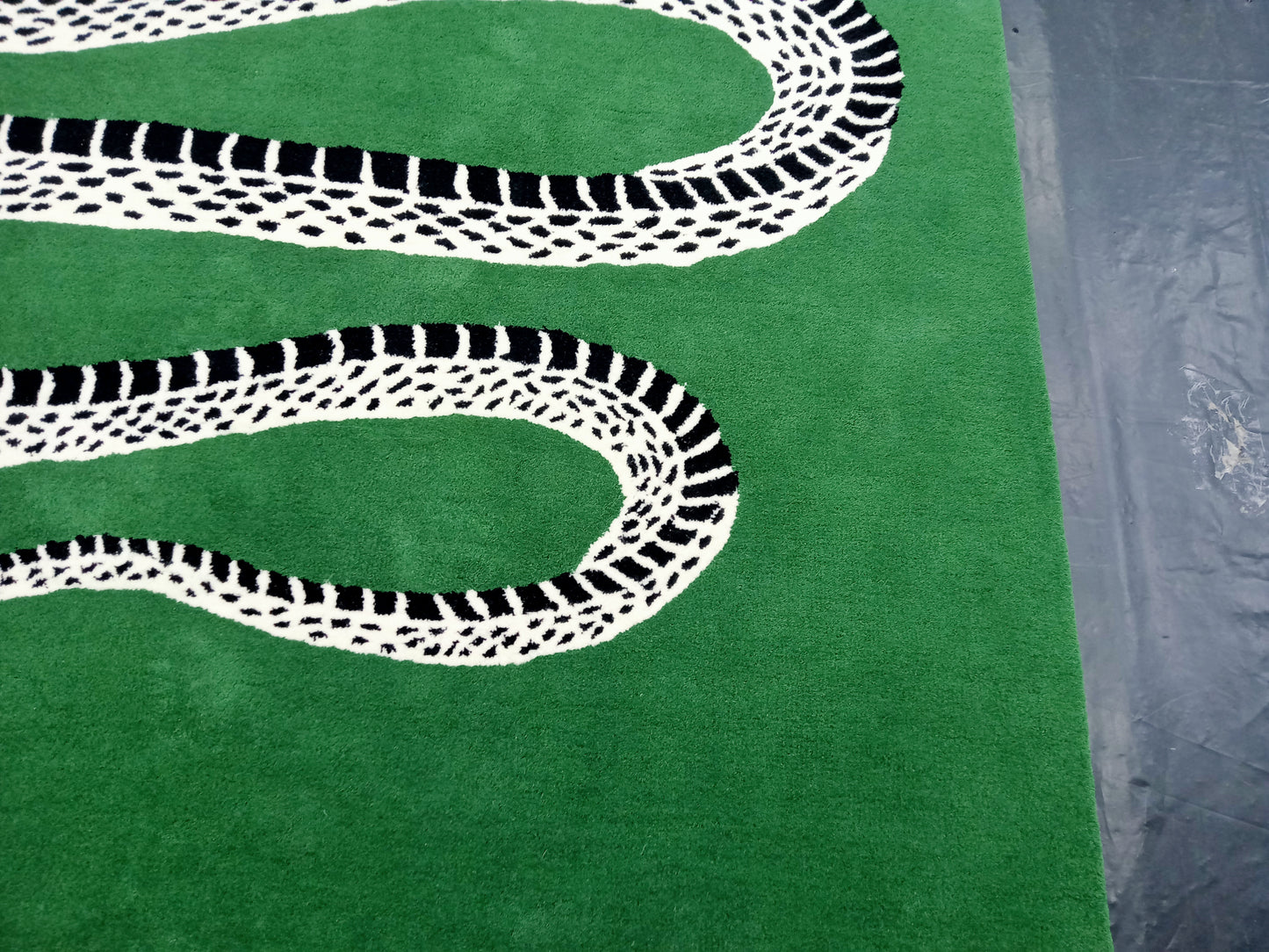 Green color snake rug.Hand Tufted Rug, Cut Pile Rug, Area Rug, Handmade Rugs, Kids Rug, Customize Rug, Soft Rug.