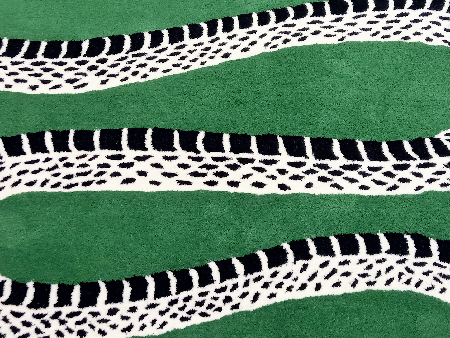 Green color snake rug.Hand Tufted Rug, Cut Pile Rug, Area Rug, Handmade Rugs, Kids Rug, Customize Rug, Soft Rug.