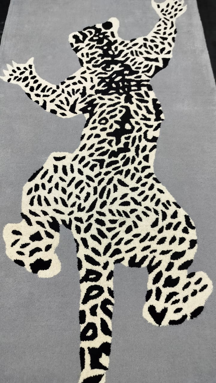 Gray Climbing Leopard Hand Tufted Rug, Cut Pile Rug, Area Rug, Handmade Rugs, Kids Rug, Customize Rug, Soft Rugs.