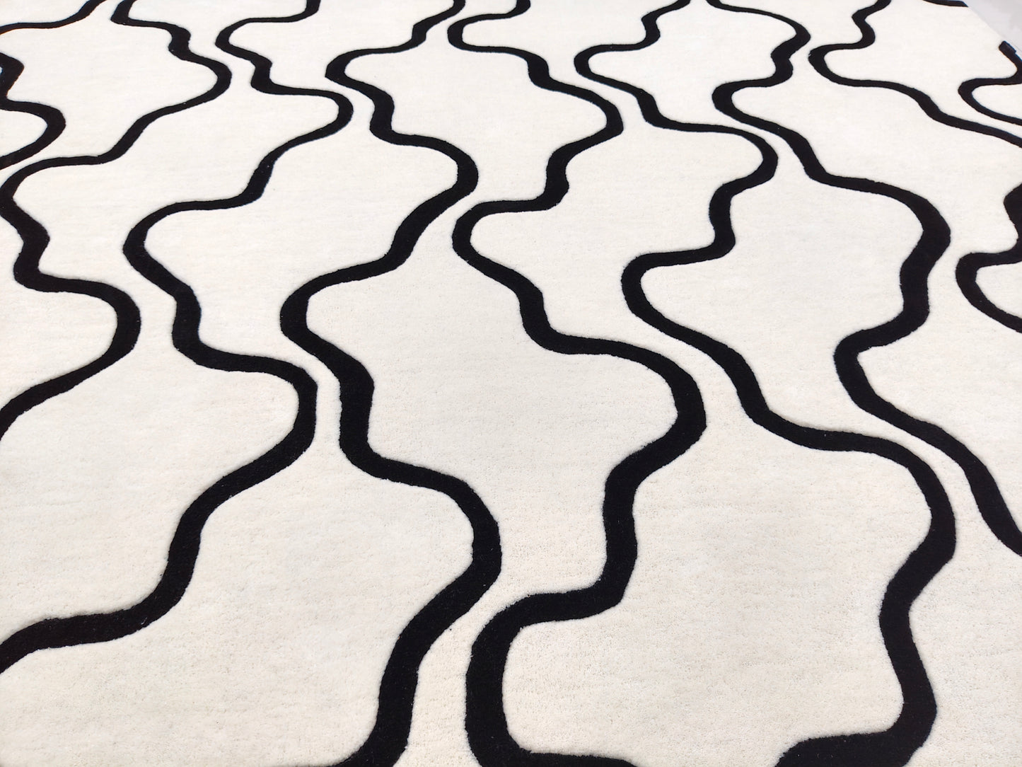 Black Wave Lines Swirl Hand Tufted Rug, Cut Pile Rug, Area Rug, Handmade Rugs, Kids Rug, Customize Rug, Soft Rugs.